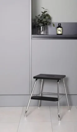 Lanka Ja Muovi Porrasjakkara Lm 185, Kromi/Musta